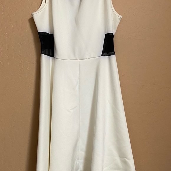 White mini dress - Picture 2 of 2